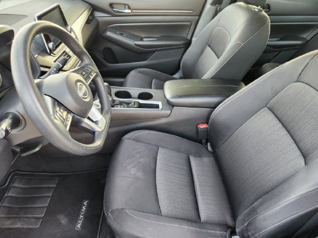 Used 2025 Nissan Altima 2.5 SV FWD image 13