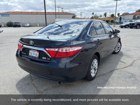 Used 2017 Toyota Camry LE FWD image 5