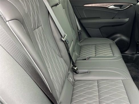 Used 2023 Buick Envision Avenir image 24