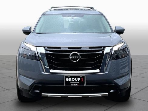 Used 2025 Nissan Pathfinder Platinum w/ Cargo Package FWD image 4