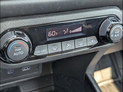 Used 2024 Nissan Kicks SR image 13