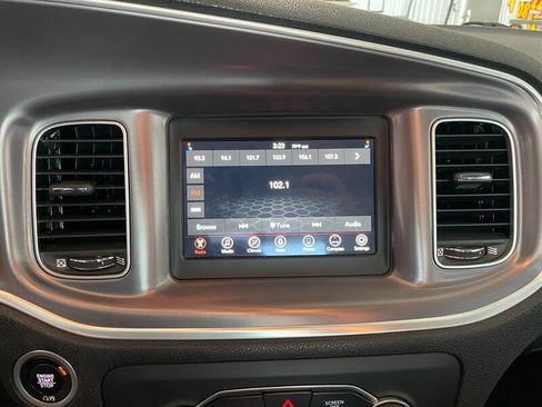 Used 2019 Dodge Charger SXT RWD image 13