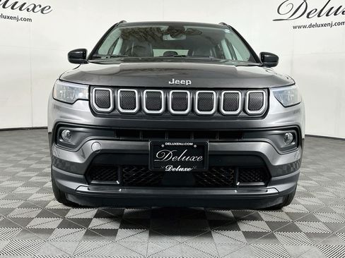 Used 2022 Jeep Compass Latitude w/ Convenience Group AWD/4WD image 2