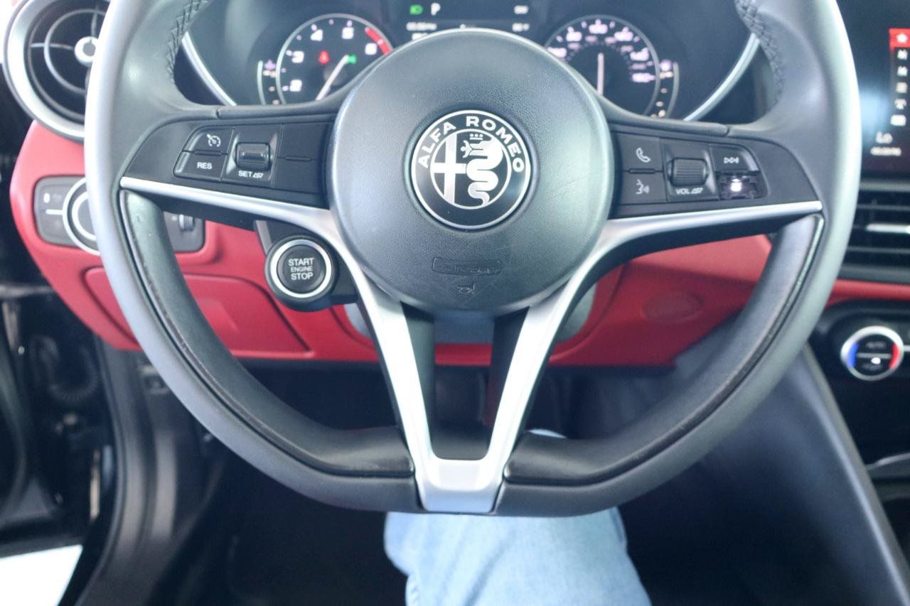 Used 2019 Alfa Romeo Giulia w/ Quick Order Package 22K Sport RWD image 27