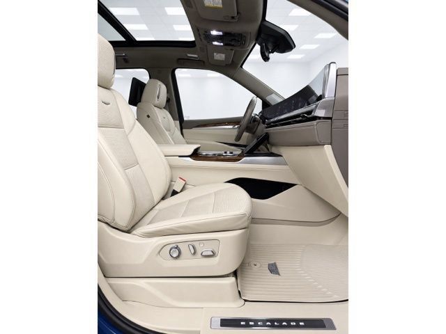 Used 2025 Cadillac Escalade Sport Platinum w/ LPO, Floor Liner Package AWD/4WD image 21