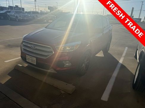 Used 2017 Ford Escape SE image 2