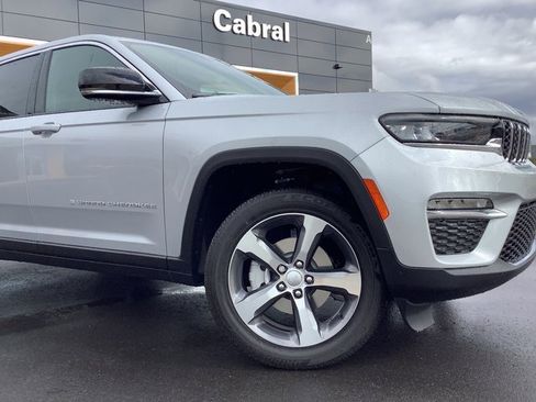 New 2025 Jeep Grand Cherokee Limited image 3