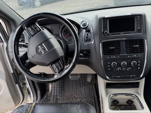 Used 2017 Dodge Grand Caravan SXT FWD image 29