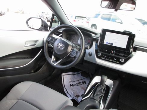 Used 2025 Toyota Corolla SE image 16