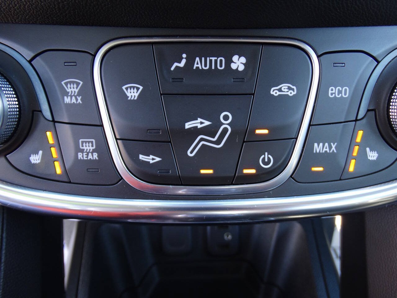 Used 2018 Chevrolet Volt Premier FWD image 23