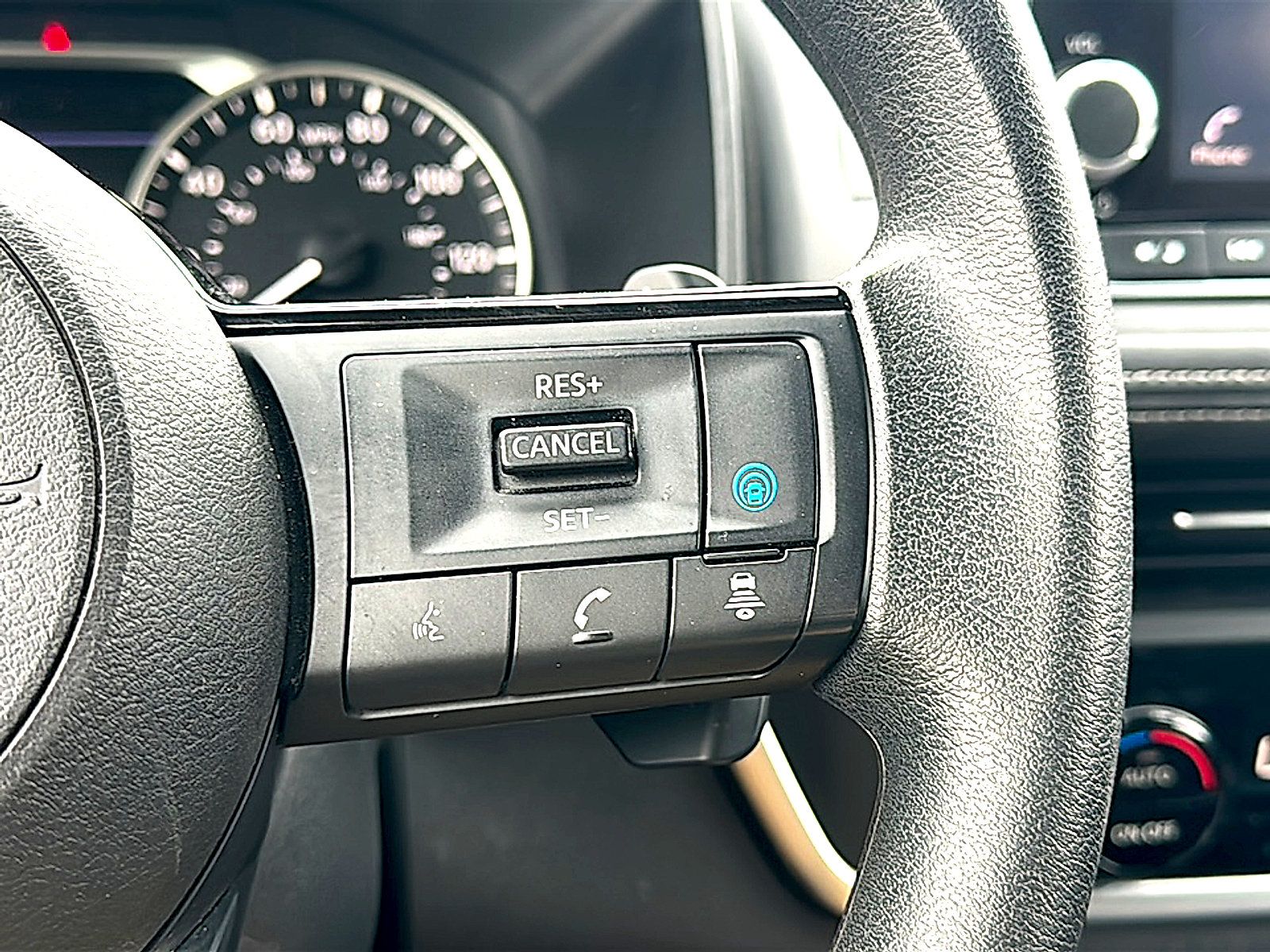 Used 2023 Nissan Rogue SV FWD image 28