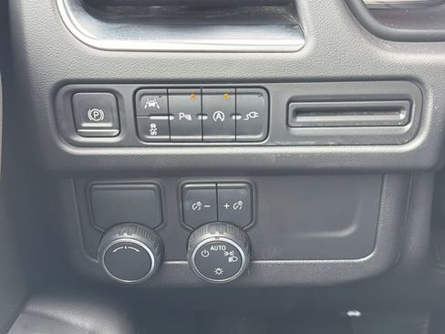 Used 2021 Chevrolet Suburban Premier RWD image 12