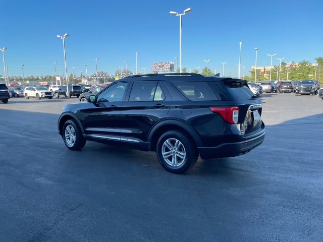 Used 2022 Ford Explorer XLT AWD/4WD image 3