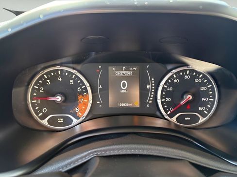 Used 2015 Jeep Renegade Latitude AWD/4WD image 15