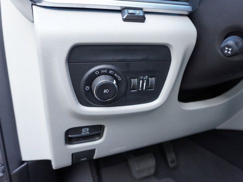 Used 2022 Jeep Grand Cherokee Overland image 13