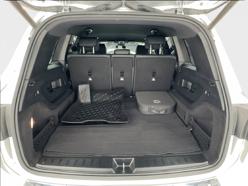 Used 2023 Mercedes-Benz EQB 300 4MATIC w/ Exclusive Package image 18