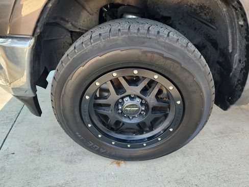 Used 2019 RAM 1500 Laramie RWD image 9