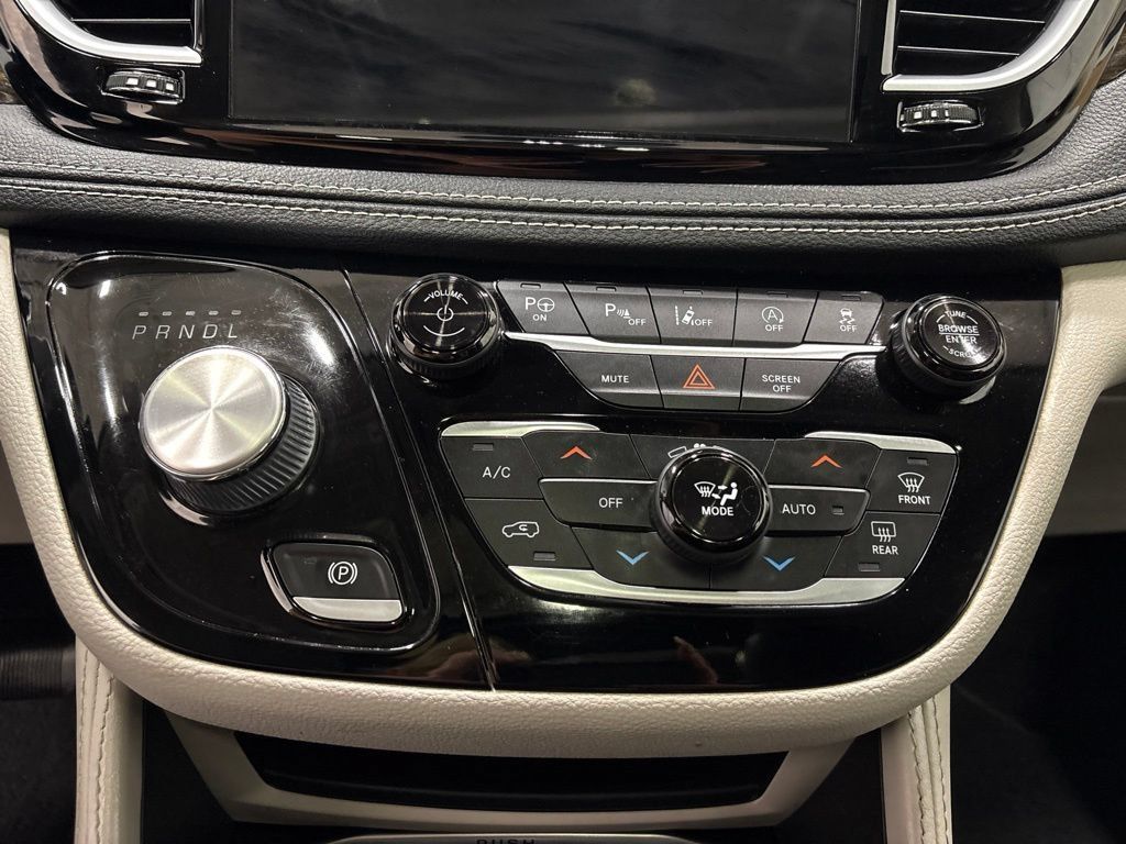 Used 2022 Chrysler Pacifica Limited AWD/4WD image 20