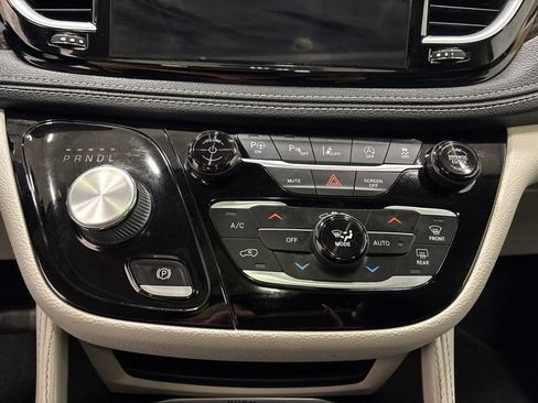 Used 2022 Chrysler Pacifica Limited AWD/4WD image 20