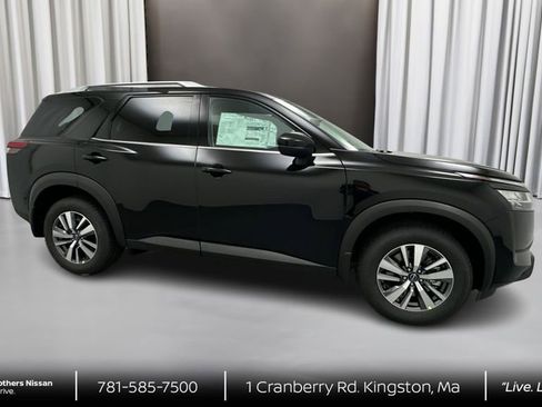 Certified 2024 Nissan Pathfinder SL w/ Black Appearance Package AWD/4WD image 4