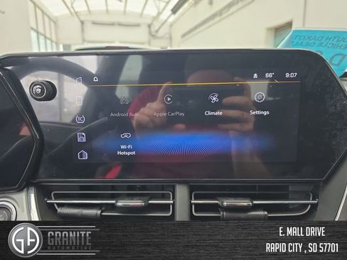 Used 2025 Chevrolet Trax LT w/ LT Convenience Package FWD image 19