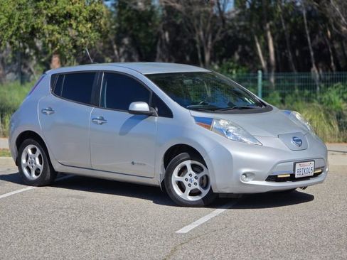 Used 2013 Nissan Leaf SV w/ Premium Pkg image 5