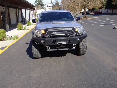 Used 2015 Toyota Tacoma 4x4 Double Cab w/ TRD Off-Road Package image 3