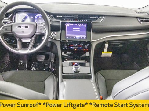 New 2025 Jeep Grand Cherokee Altitude image 4