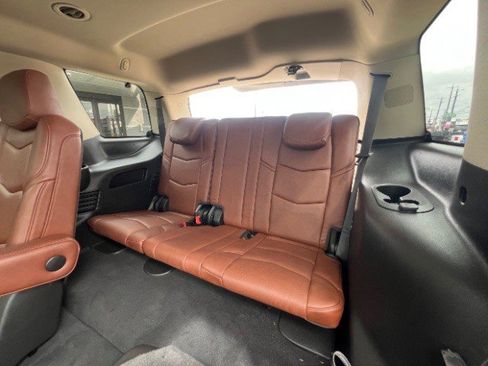 Used 2018 Cadillac Escalade Luxury AWD/4WD image 38