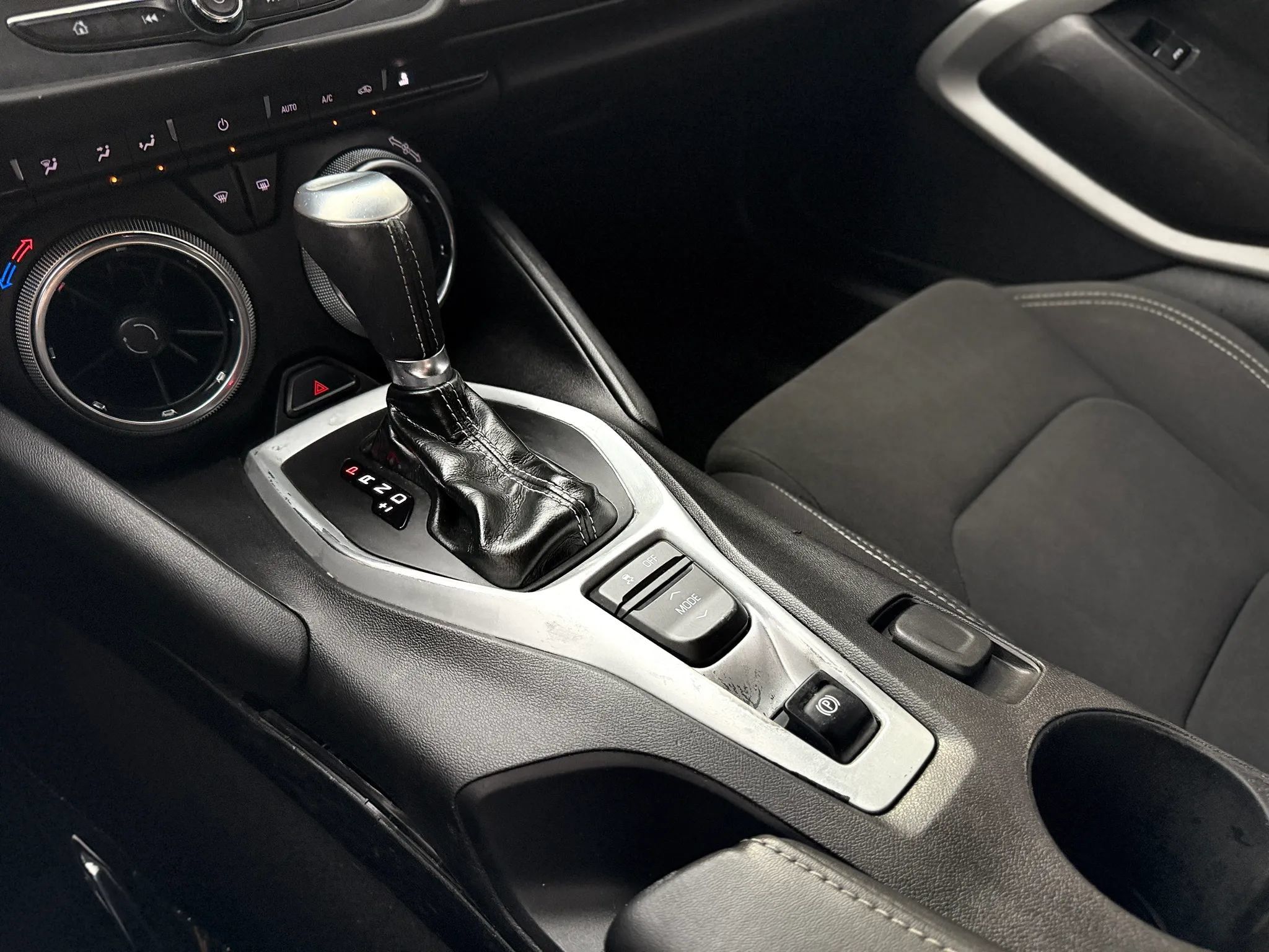 Used 2018 Chevrolet Camaro LT RWD image 27