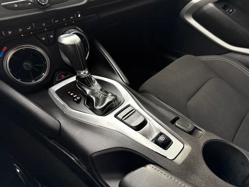 Used 2018 Chevrolet Camaro LT RWD image 27