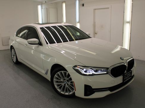 Used 2021 BMW 530i w/ Convenience Package RWD image 13