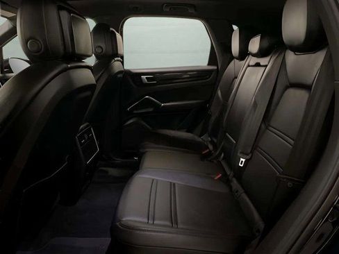 Used 2019 Porsche Cayenne w/ Premium Package image 72