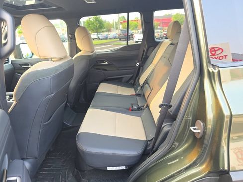 Used 2024 Lexus GX 550 AWD/4WD image 13