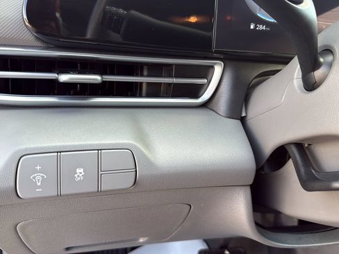 Used 2025 Hyundai Elantra SEL FWD image 17