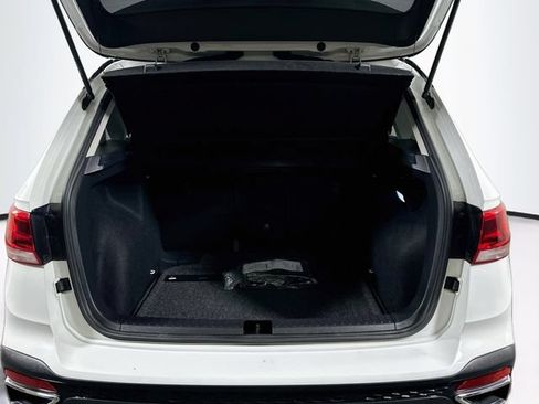 Certified 2024 Volkswagen Taos SE FWD image 26