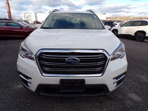 Used 2019 Subaru Ascent Premium image 3