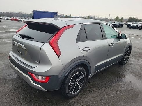 Used 2023 Kia Niro LX image 2