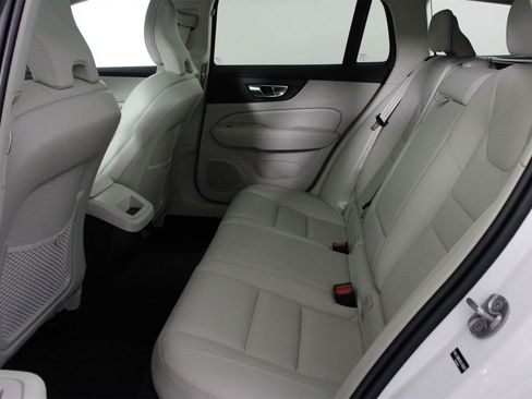 Certified 2025 Volvo V60 B5 Cross Country Plus image 32