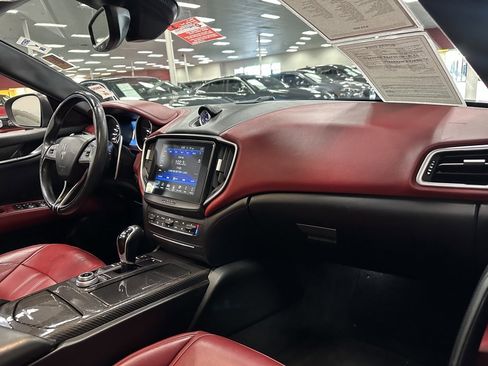 Used 2018 Maserati Ghibli S GranSport image 31