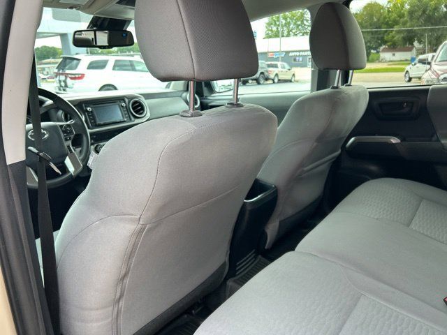 Used 2019 Toyota Tacoma SR5 AWD/4WD image 17