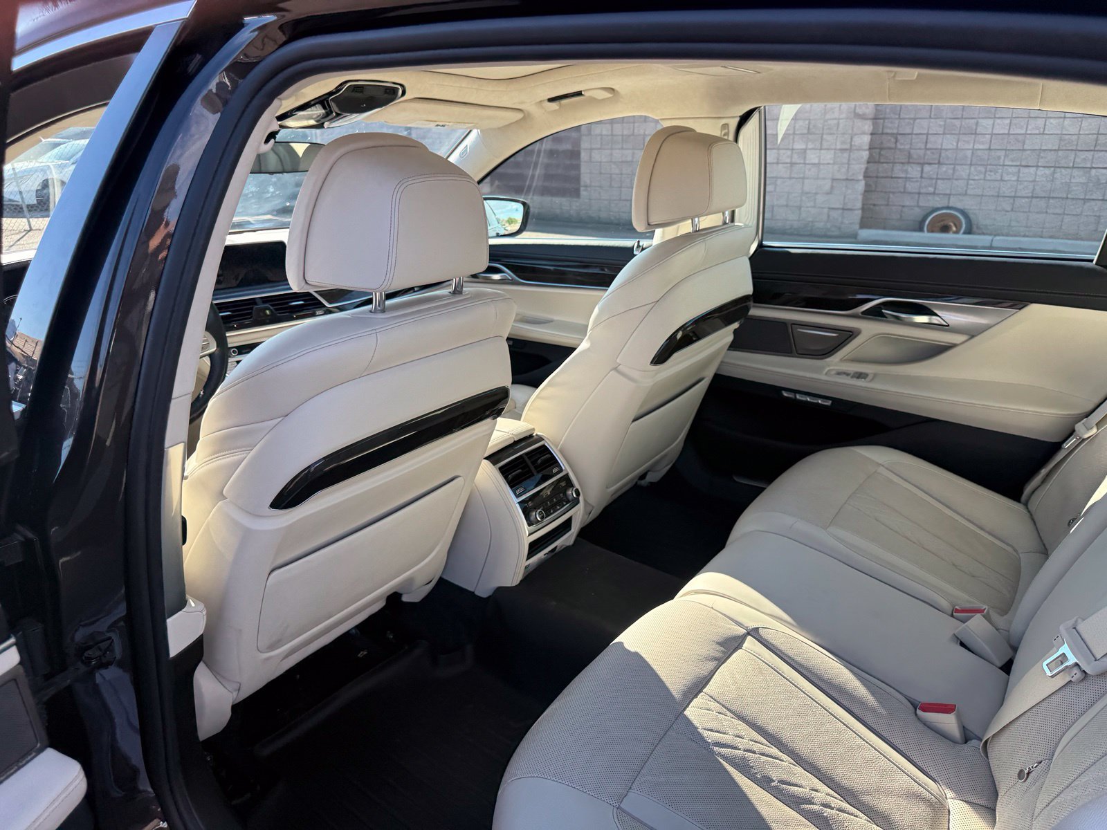 Used 2016 BMW 750i xDrive AWD/4WD image 10