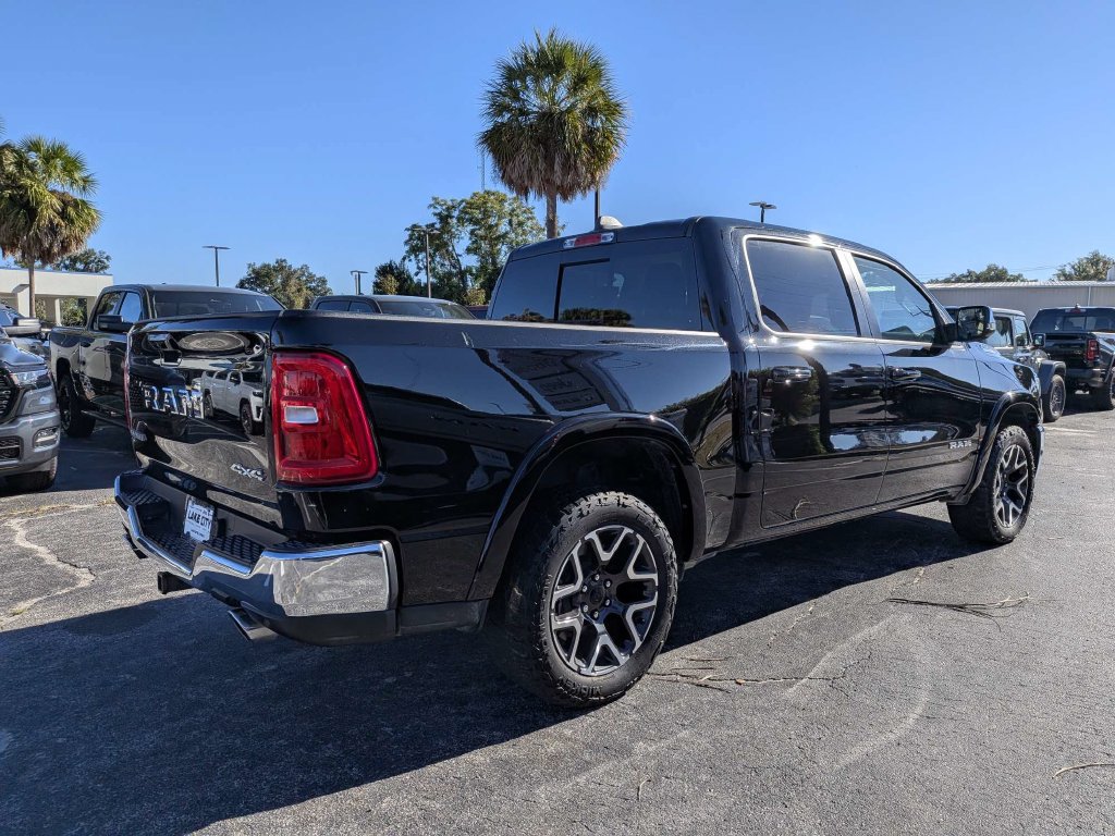 Used 2025 RAM 1500 Laramie AWD/4WD image 3
