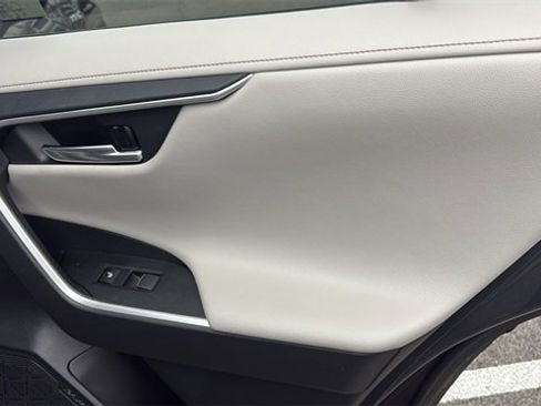 Used 2020 Toyota RAV4 Limited image 31