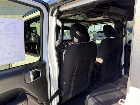 Used 2023 Jeep Gladiator Rubicon w/ Cold Weather Group image 11