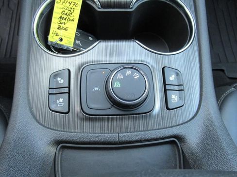 Used 2023 GMC Acadia SLT w/ Preferred Package image 26