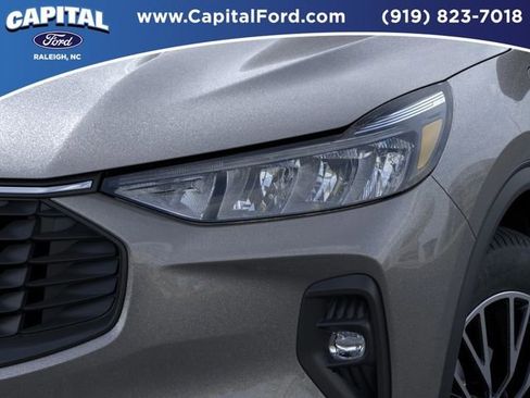 New 2025 Ford Escape SE FWD image 18