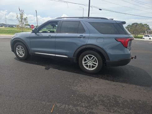 Used 2025 Ford Explorer Active RWD image 11
