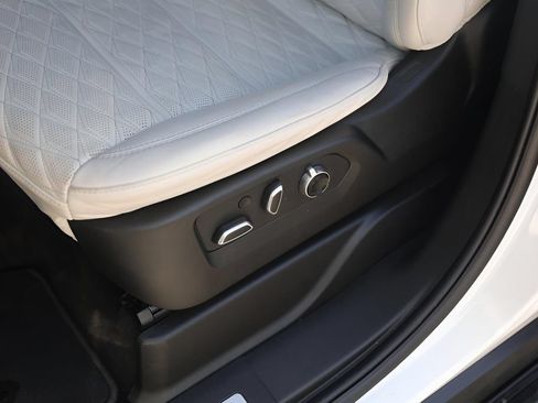 Used 2025 Cadillac Escalade ESV Premium Luxury Platinum AWD/4WD image 8