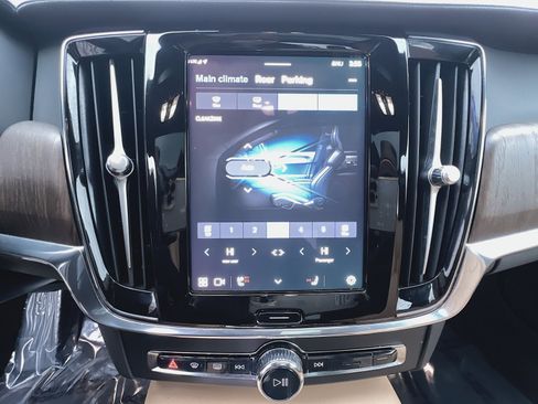 Used 2023 Volvo S90 B6 Ultimate image 21